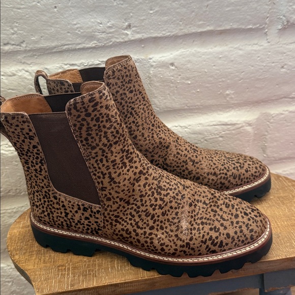 Madewell Leopard Print Ankle Boots (size 9) - Picture 3 of 17
